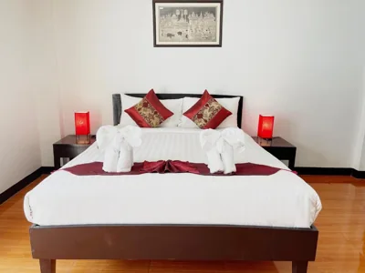 Queen Room with Balcony — Silver Resortel